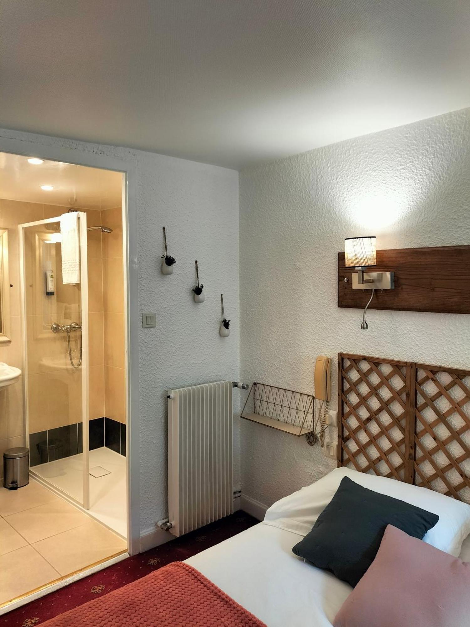 Logis Hotel Restaurant La Regence Cherbourg-en-Cotentin Exterior foto