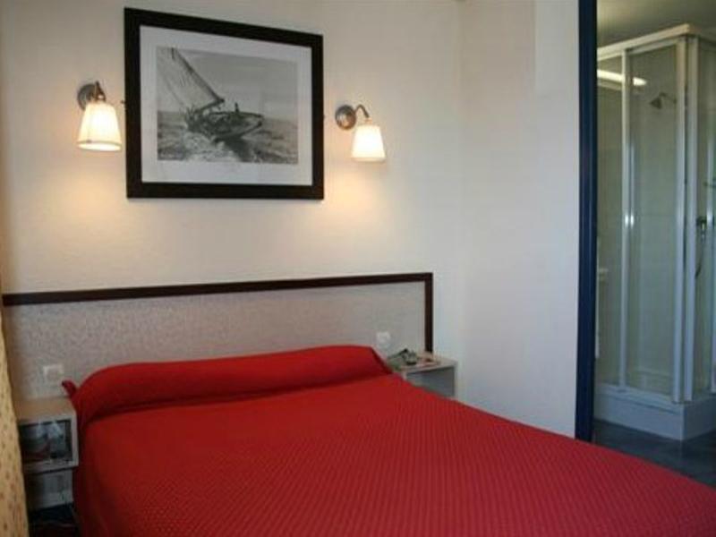 Logis Hotel Restaurant La Regence Cherbourg-en-Cotentin Exterior foto